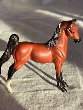 #5984 Breyer 1999 American Saddlebred Bay Stablemate